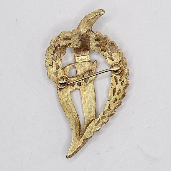 Vintage Costume Jewelry Brooch Crown Trifari Wheat Scroll Goldtone 50's 60's - Picture 2 of 4